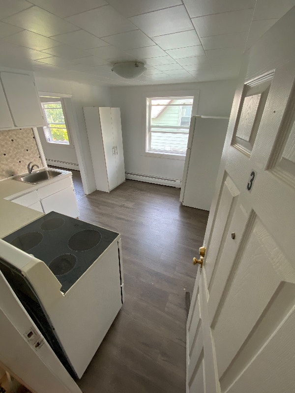 2 Bedroom Apartment Downtown, Parking and Heat included. Long Term Rentals Fredericton Kijiji