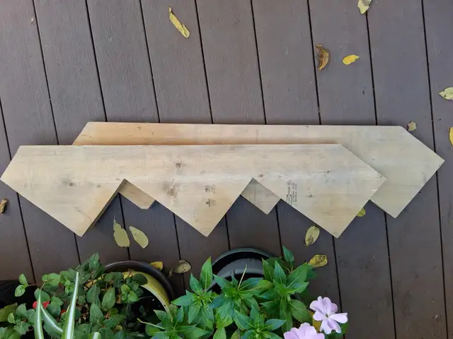 Deux limons en bois traité pour l’escalier à trois marches in Decks & Fences in City of Montréal - Image 3