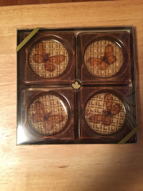 4 vintage Lucite coasters in Home Décor & Accents in Gatineau