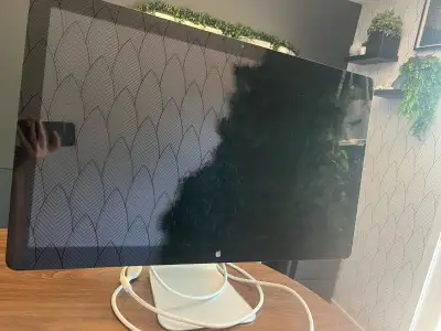 Mac Screen. broken cord , View more