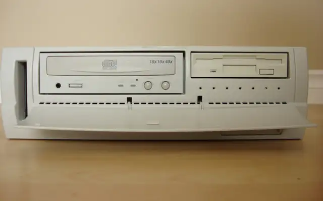 Vintage Retro gaming PC a 1990s BookPC in Desktop Computers in Edmonton - Image 6