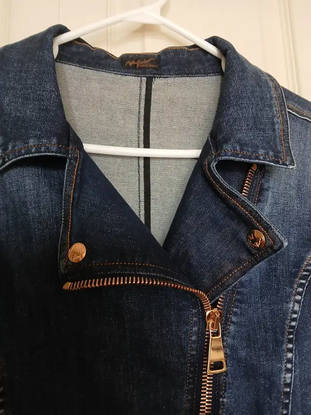 ASHLEY GRAHAM X MARINA RINALDI Gold Zip Denim Jacket, Size s/m in Women's - Tops & Outerwear in City of Toronto - Image 4