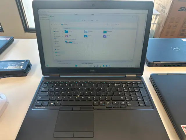 Laptop, Dell Latitude E5550, i5-5th, 8GB RAM + 256GB SSD, WIN 10 in Laptops in Edmonton - Image 4