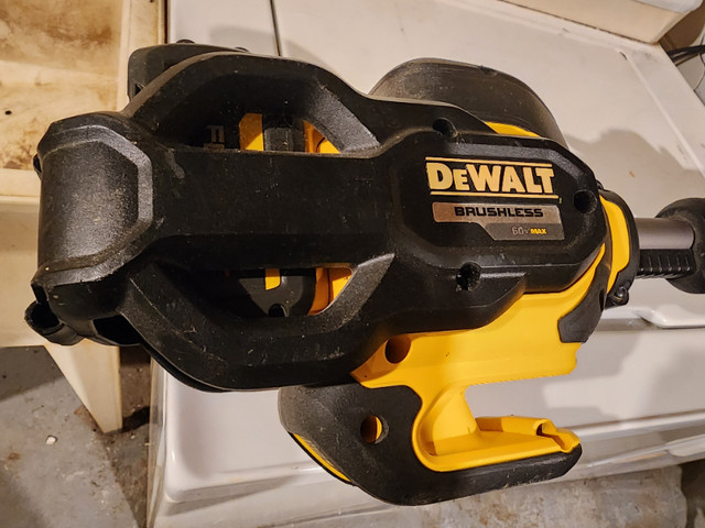 DEWALT 60V MAX FLEXVOLT Lithium-Ion Brushless Weedwacker 15-inch in Power Tools in Windsor Region - Image 3