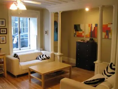 Grand 7 1/2 situé au coeur du Vieux-Québec, près de l'École d'Architecture, de La Fabrique, et de la...