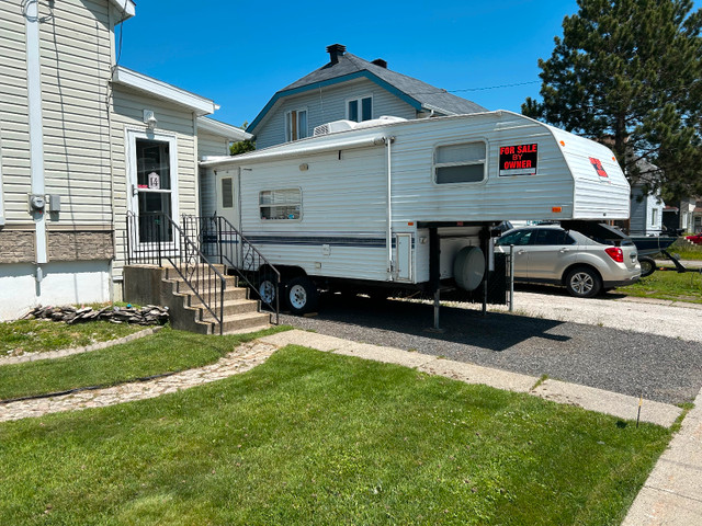 1999 25 foot fifth wheel in Travel Trailers & Campers in Sudbury