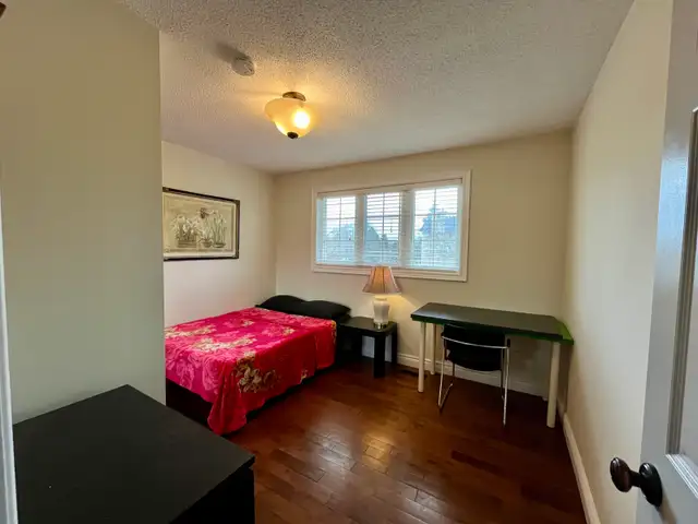 Furnished Room  Wifi-Utilities Included, Richmond Hill – Near T