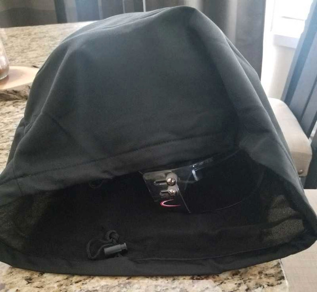 New Pro Hockey Visor with bonus helmet visor bag shipping incl in Hockey in Kingston - Image 2
