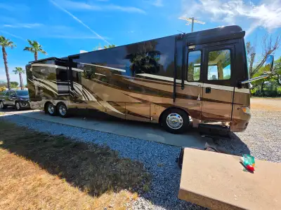 Freightliner Tag Axle Diesel Pusher This meticulously maintained 40'9" luxury motorcoach is built on...