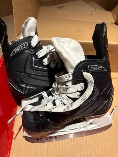 CCM Rib XT Skates - YT Size 8, View more