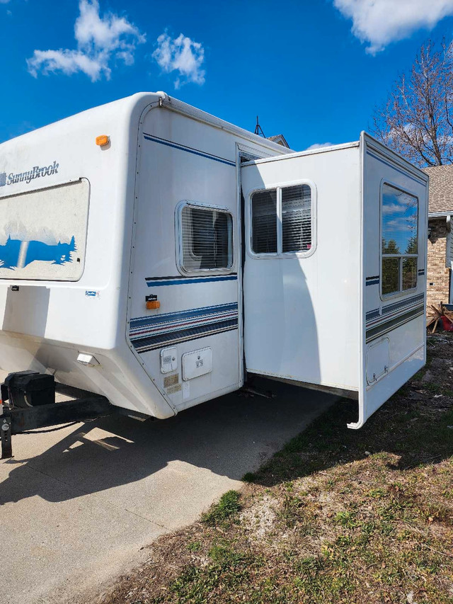 26 ft 2001 Sunnybrook 26CKS - sleeps 4 in Travel Trailers & Campers in Windsor Region - Image 2