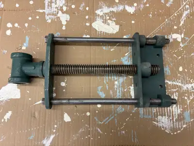 Regular front vise - Lee Valley Regular $129.00 $ 75.00 cash only Vise has rugged, machined, double...