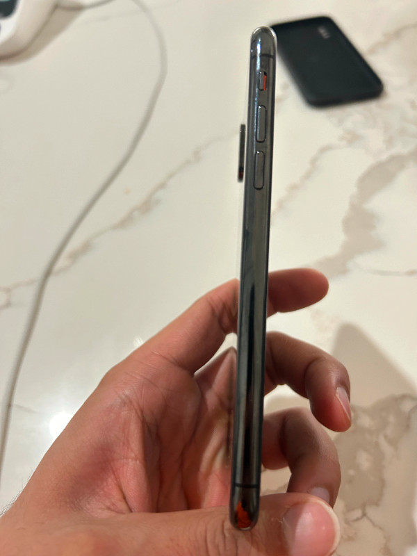 Excellent Condition iPhone X 64GB w/ free case in Cell Phones in Mississauga / Peel Region - Image 3