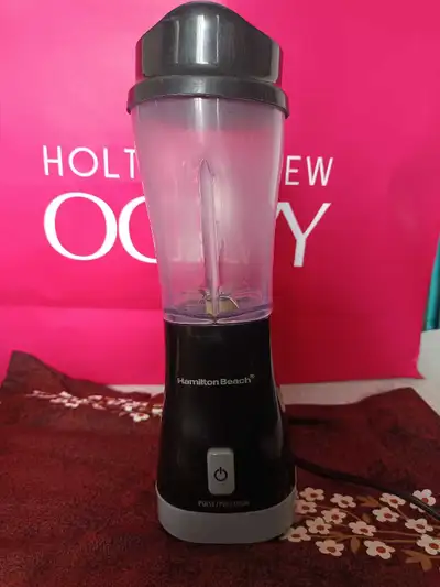 Used blender in usable condition. 1 Jar (400ml)