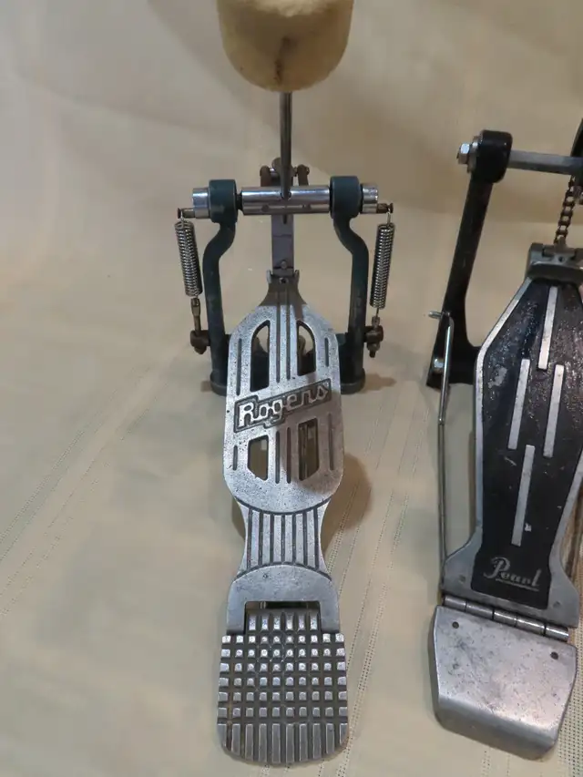 Vintage Drum Kick Pedals 1 Pearl & 2 Rogers in Drums & Percussion in Chatham-Kent - Image 4