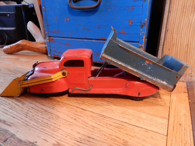 antique dump truck with loader in Arts & Collectibles in Saskatoon - Image 3