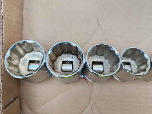 1/2 Driver 12 Pc Metric 12 Point Socket Set With Organizing Rail in Hand Tools in Windsor Region - Image 6