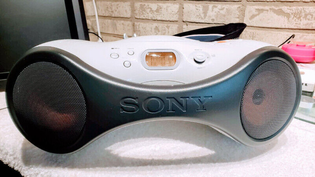 Sony ZS-X3CP S2 Sports Boombox CD Compact Disc FM AM Radio in General Electronics in Saint John - Image 2