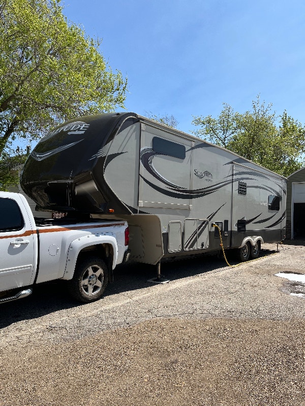 Fifth wheel and truck RVs & Motorhomes Calgary Kijiji