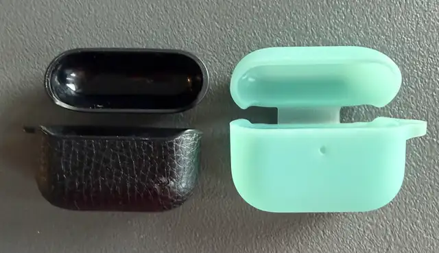 2x Apple AirPod Pro Silicone / Leather cases