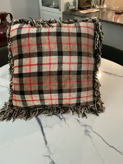 Coussins de couleur variés avec frange confortable doux et soyeux garde la forme après l’utilisation...