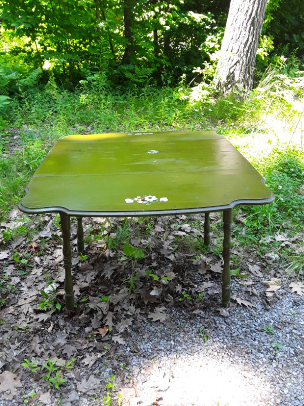 Vintage Drop Leaf Table in Arts & Collectibles in Kawartha Lakes - Image 4