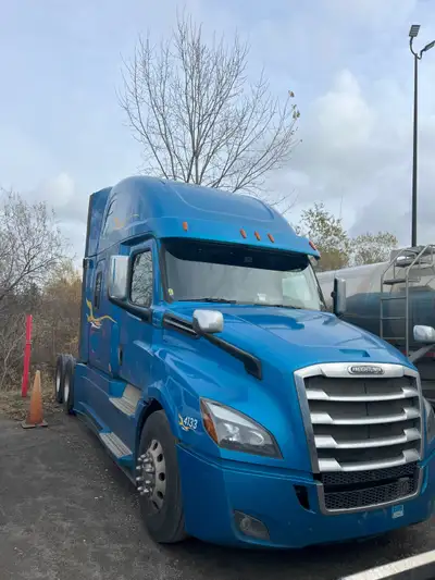 2018 Freightliner Cascadia , DD15, DT12 Transmission, 6x4, 3.31 rear end, 237" wheelbase, disc brake...
