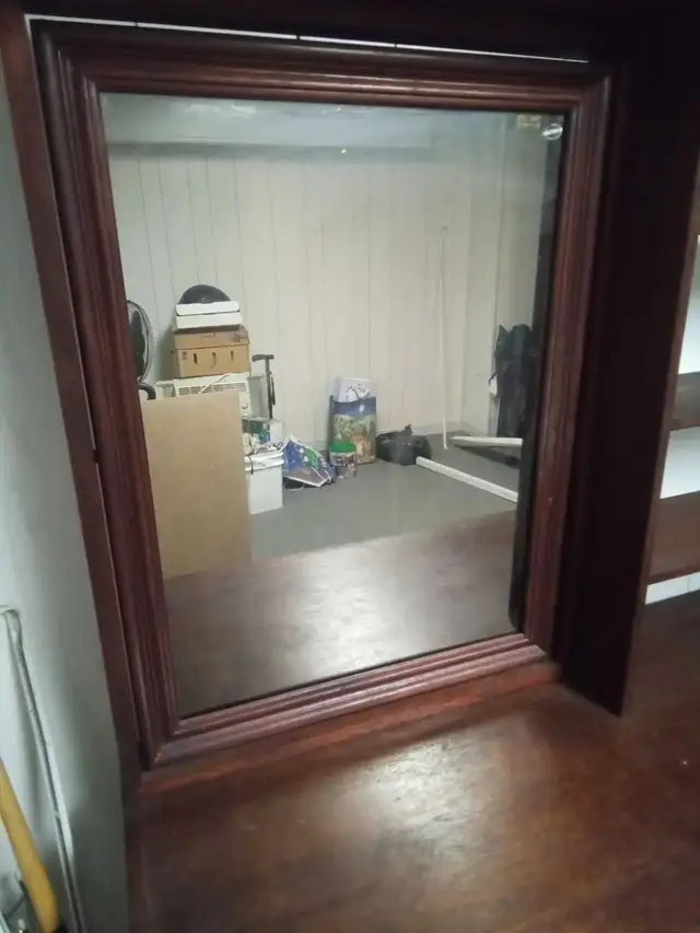 Wooden Dresser Hutch in Dressers & Wardrobes in Hamilton - Image 3