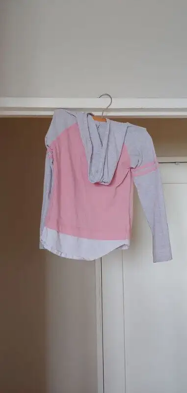 GENTLY USED, CHILD'S, DKNY HOODIE, SIZE 6X!!! in Kids & Youth in Barrie - Image 4