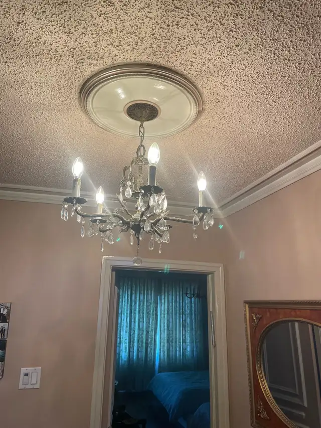 antique brass and crystal chandeliers  in Indoor Lighting & Fans in City of Montréal - Image 3