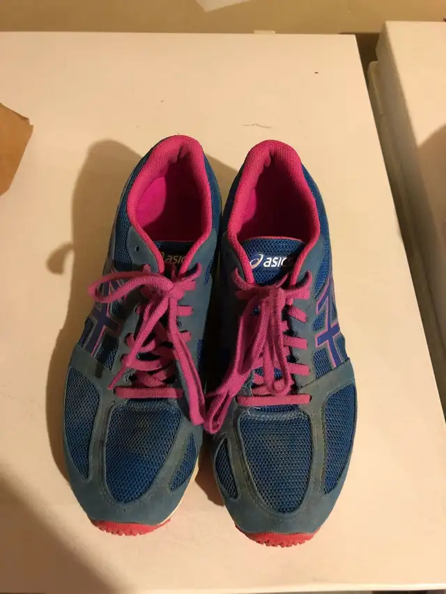 Girls asics running shoes  in Kids & Youth in Peterborough - Image 2