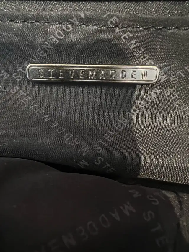 Steve Madden Large Black Quilted Tote Bag /Purse in Women's - Bags & Wallets in Oakville / Halton Region - Image 6