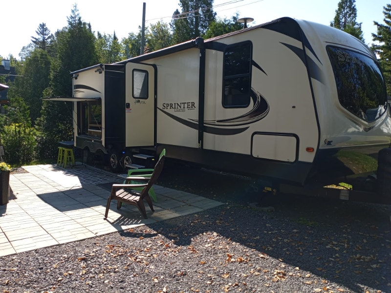 roulotte keystone 32 pieds 2018 terrain camping SainteAgathe VR et caravanes Laurentides