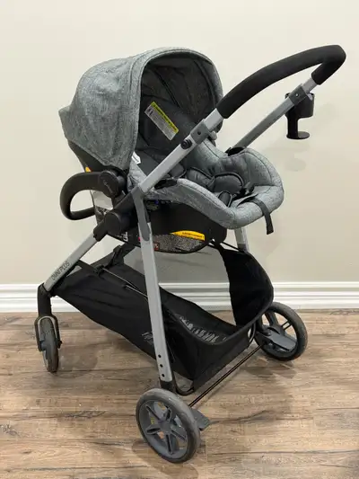 Includes: stroller frame, bassinet, car seat, car seat base. In great condition, no damage or stain....