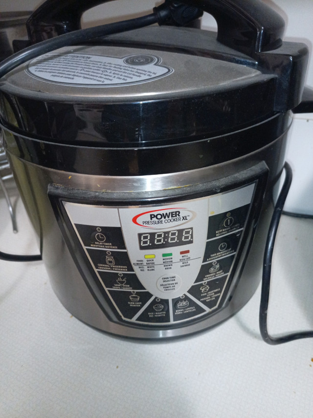 Pressure cooker  in Microwaves & Cookers in Red Deer