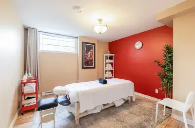 PROFESSIONAL MASSAGE THERAPY ONLY. THANK YOU! Hi, I’m Kelly, a Registered Massage Therapist (RMT) an...