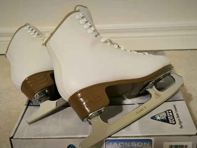 Jackson Mystique Figure skates 7.5 in Skates & Blades in Markham / York Region - Image 5