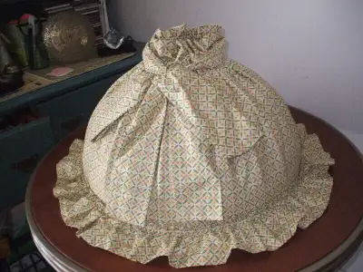 SOLID MAPLE WOOD VICTORIAN HUTCH AS SHOWN IN PHOTOS. NO DISPLAYS . HUTCH ONLY. ASKING $400.00 CASH P...