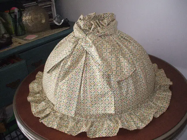 ANTIQUE VICTORIAN HUTCH & LAMP SHADE...7 photos to view in Hutches & Display Cabinets in Windsor Region - Image 2