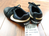Nike youth soccer boot size 5.5 good condition