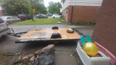 6.10 x 10.10 trailer Good tires And spare tire Call Rick 519-996-7424