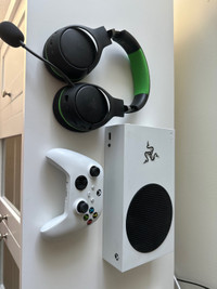 XBOX SERIES S WITH GAMING HEADPHONES AND CONTROLLER
