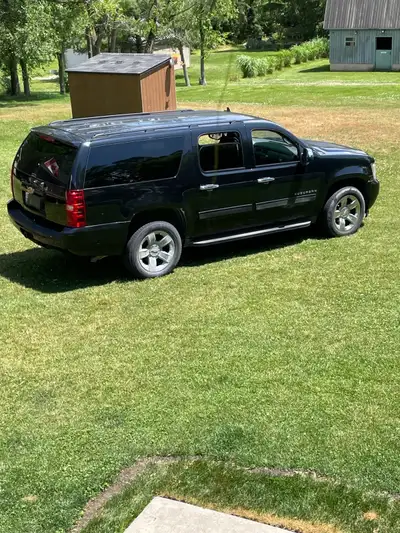 2014 Chevrolet suburban 5.3 engine vortec 4x4 electric shift works great Good overall shape Still on...