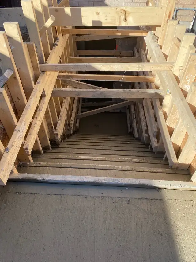 Side Entrance531645818030663684