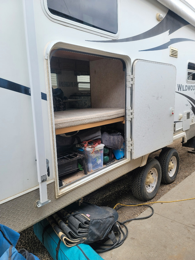 2008 fifthwheel Travel Trailers & Campers Grande Prairie Kijiji