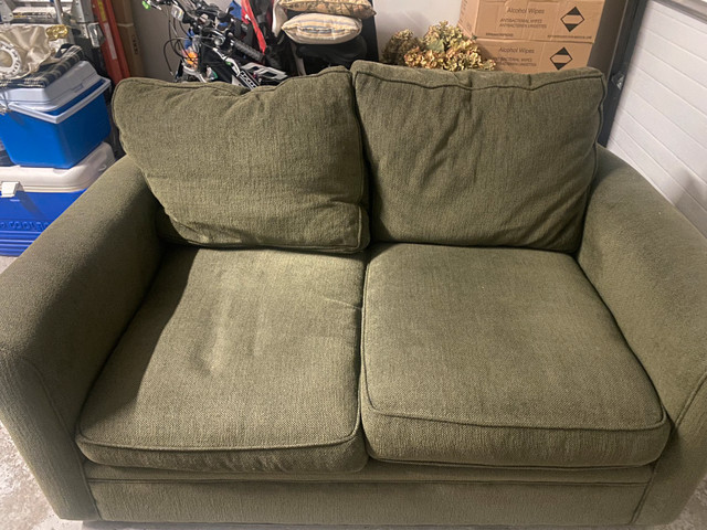  Couch sofa in Couches & Futons in Oshawa / Durham Region