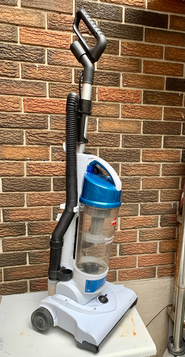 Bissell Pet Rewind Swivel BaglessUpright Vacuum in Vacuums in Kitchener / Waterloo - Image 2
