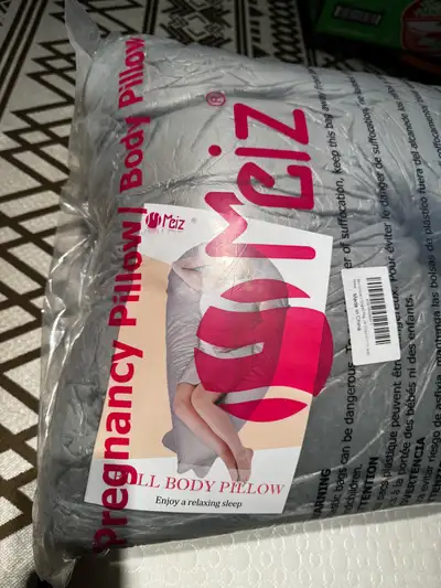 This brand new Meiz Pregnancy Body Pillow is designed to provide optimal comfort and support for a r...