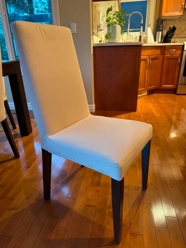 Set of 6 Dining Chairs in Chairs & Recliners in Calgary - Image 3
