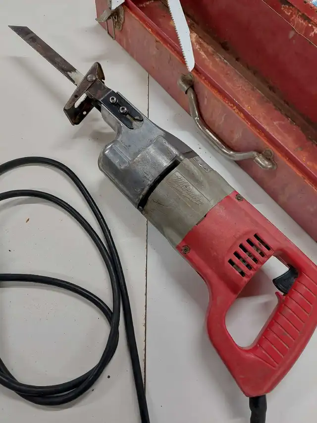 Milwaukee Sawzall in Power Tools in Kitchener / Waterloo - Image 3